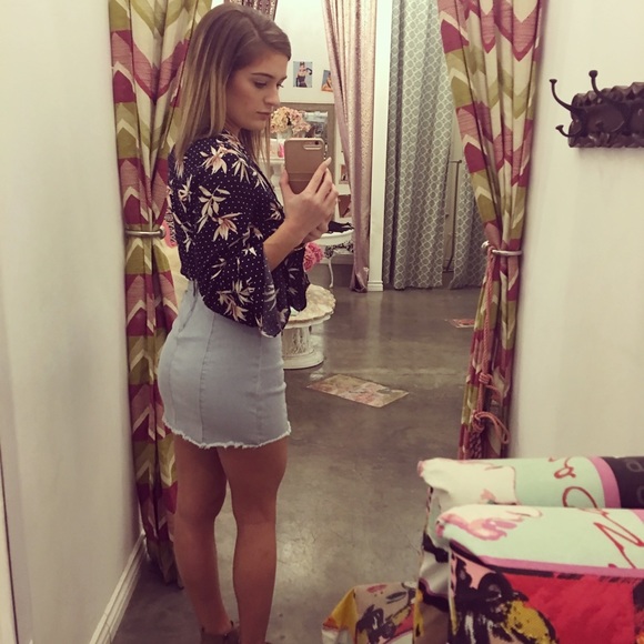 Meet your Posher, Jodi. Follow for Follow on Insta - Picture 7 of 8